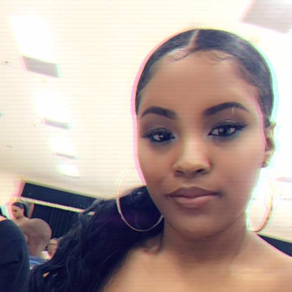 Meet your Posher, Carla - Picture 1 of 1